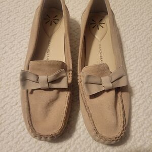 Isaac Mizrahi Beige Suede Bow Loafers